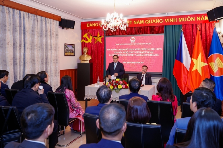 Thủ tướng Phạm Minh Chính bày tỏ vui mừng trước sự trưởng thành, lớn mạnh không ngừng của cộng đồng người Việt tại Czech - Ảnh: VGP/Nhật Bắc