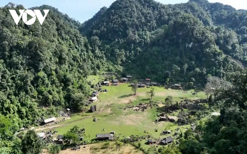 “Làng nguyên thủy” Hang Táu ẩn mình giữa núi rừng Sơn La. (Ảnh VOV)