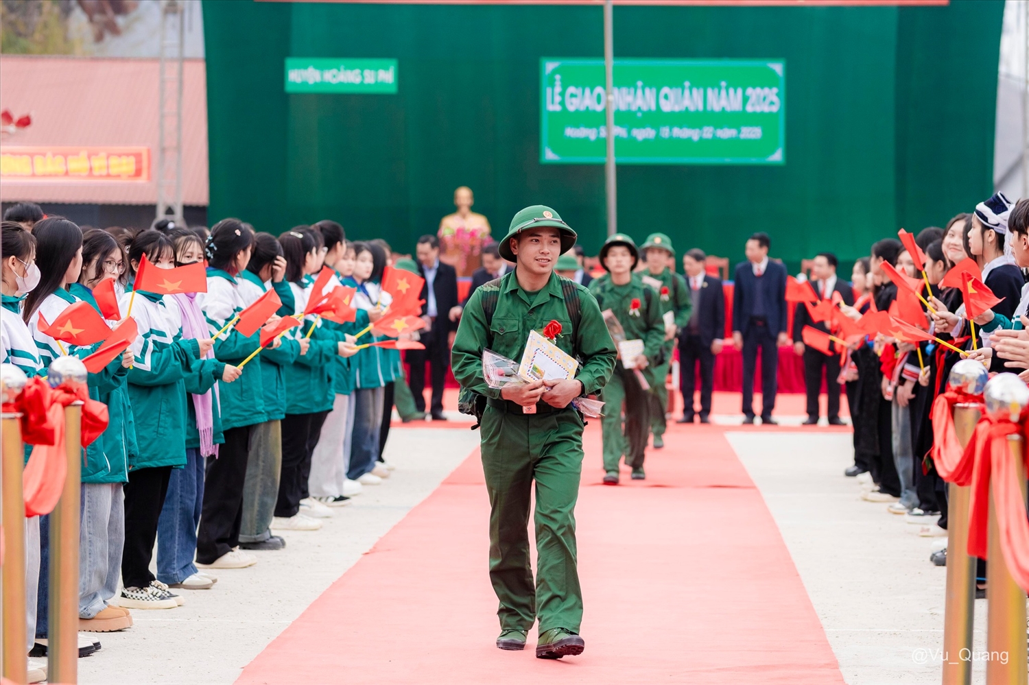 Các gia đình có con em trúng tuyển đều rất phấn khởi, yên tâm gửi gắm con em mình trong môi trường quân đội