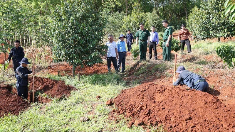 Đội K72 - Bộ Chỉ huy Quân sự tỉnh Bình Phước triển khai đội hình tìm kiếm hài cốt liệt sĩ