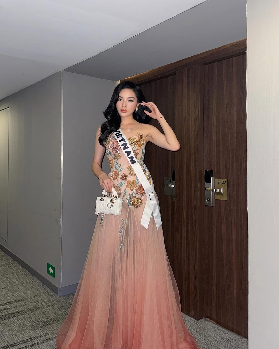 Hành trình thi Miss Universe 2024 với nhiều tranh cãi đã phần nào khiến Hoa hậu Kỳ Duyên 'mất điểm'. (Ảnh: FBNV)