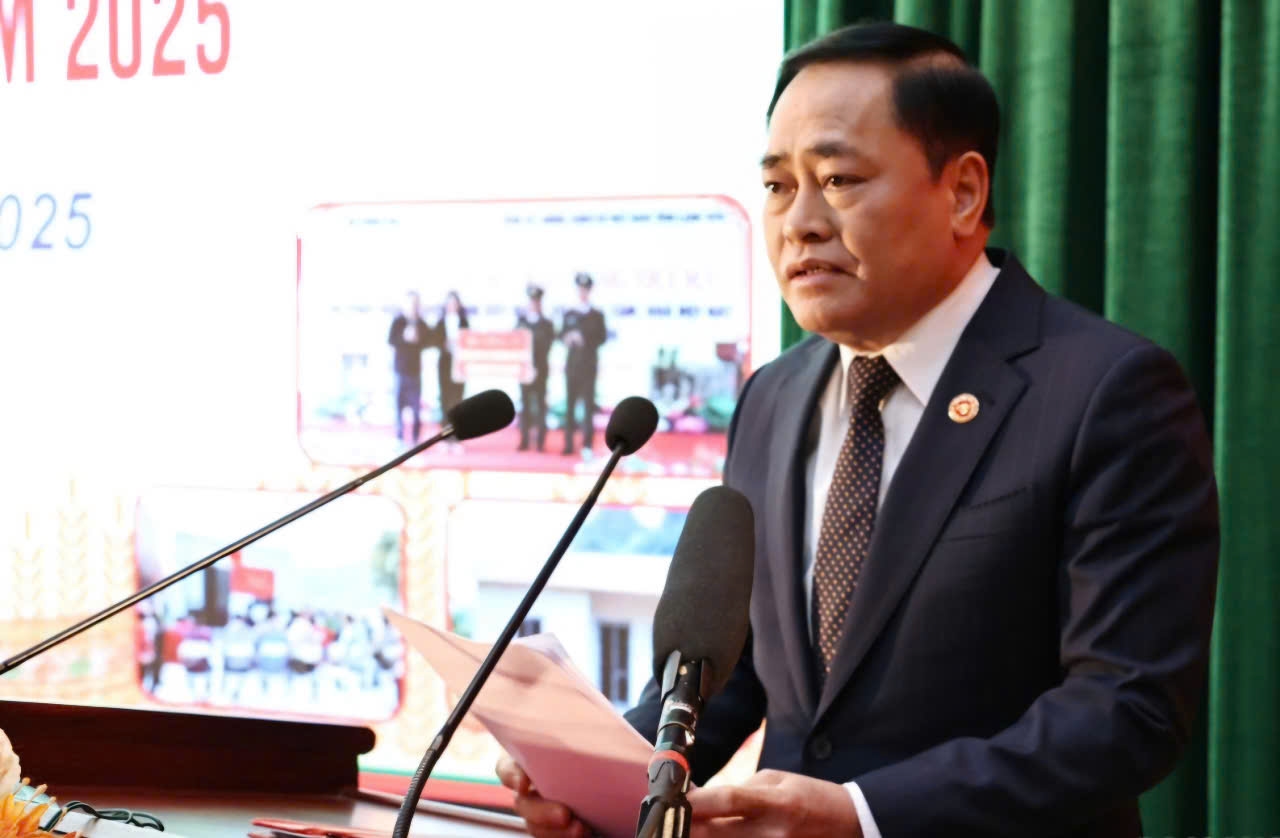 Lạng Sơn phát động phong trào xóa nhà tạm, nhà dột nát năm 2025 3 Chủ tịch UBND tỉnh Lạng Sơn Hồ Tiến Thiệu phát biểu tại Lễ phát động. (Ảnh Báo Dân Tộc)