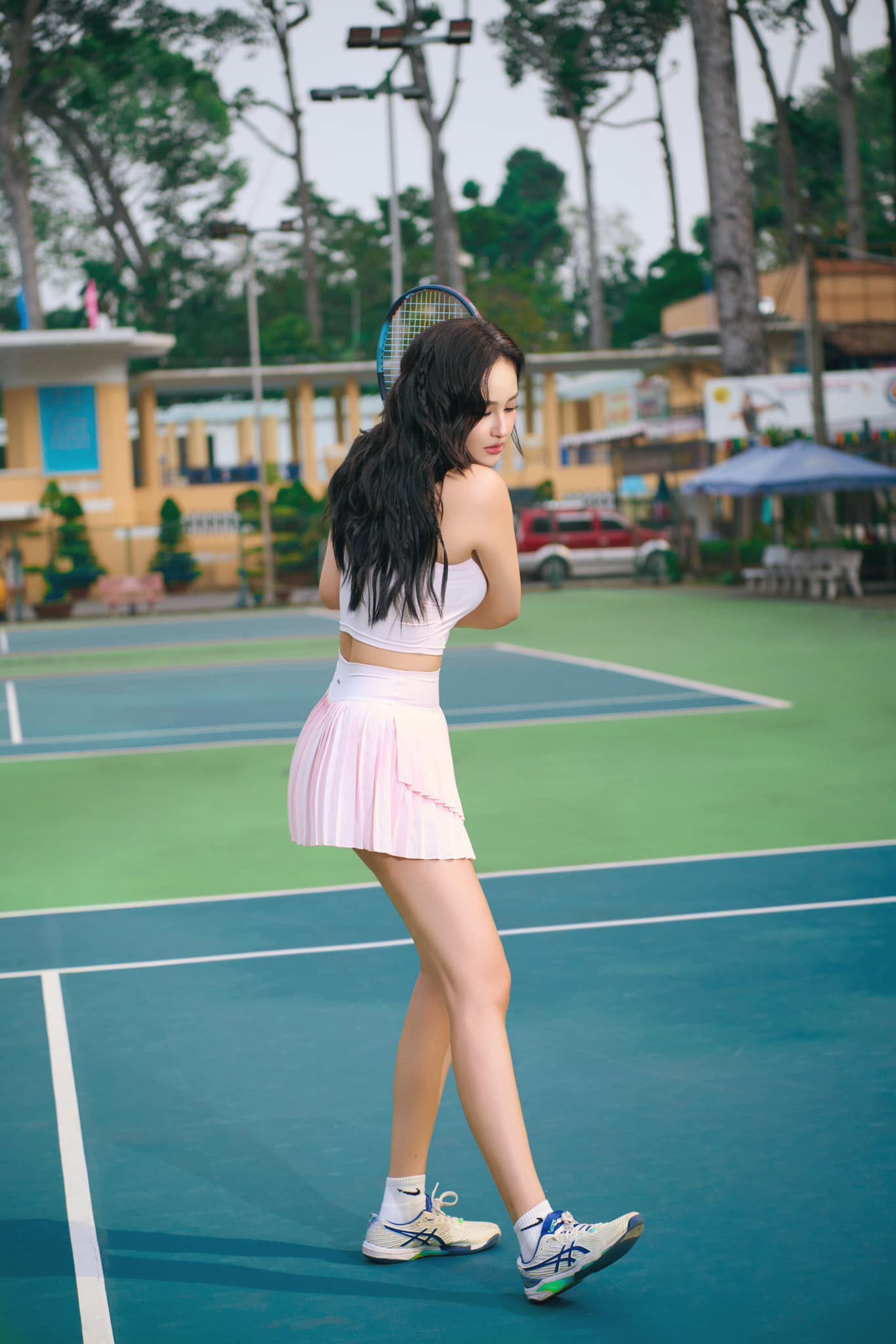 Mai Phương Thúy thể hiện sự nghiêm túc mỗi khi ra sân tập tennis. Ảnh: FBNV