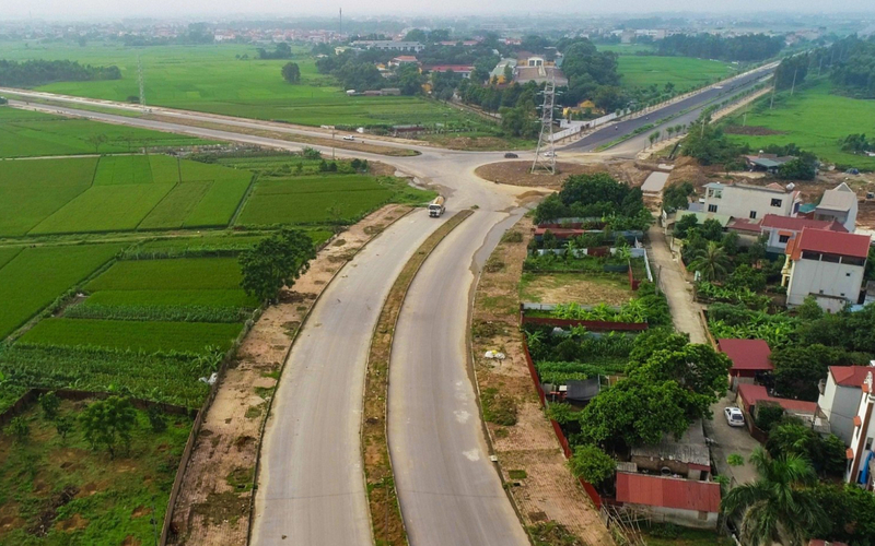 Nâng cấp, mở rộng tuyến đường nối sân bay quốc tế Nội Bài qua khu đô thị vệ tinh Sóc Sơn đi đường nối Khu du lịch Đại Lải. (Ảnh Báo Công Luận)