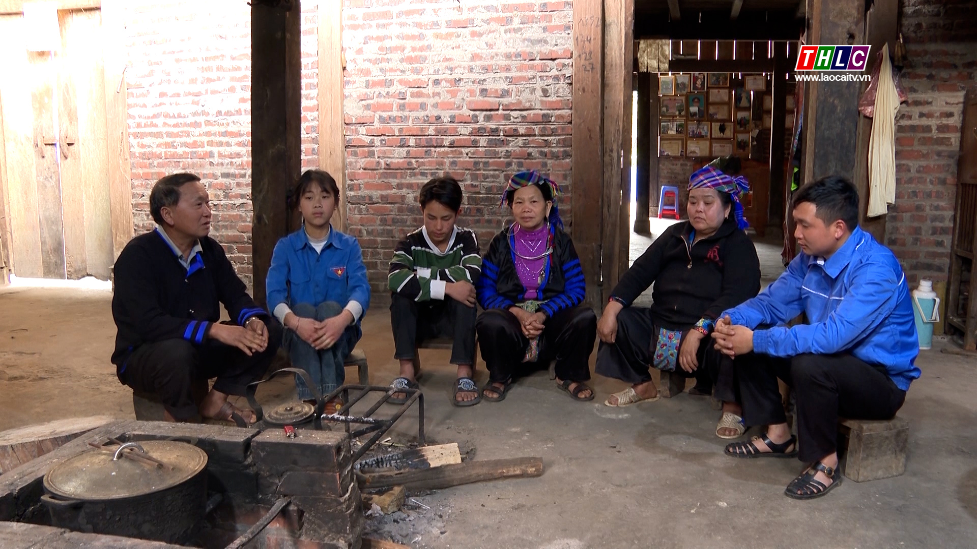 Xã Liên Minh phát huy vai trò của người có uy tín trong công tác tuyên truyền phòng, chống tảo hôn 4 Những người có uy tín tích cực tuyên truyền mà tình trạng tảo hôn, hôn nhân cận huyết thống tại xã Liên Minh giảm rõ rệt (ảnh truyền hình Lào Cai)