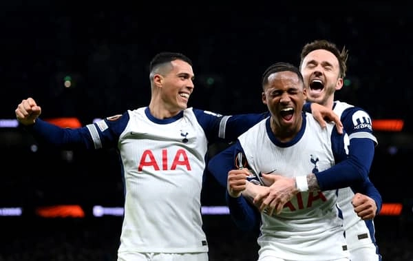 Tottenham đánh bại AZ Alkmaar để tiến vào tứ kết Europa League