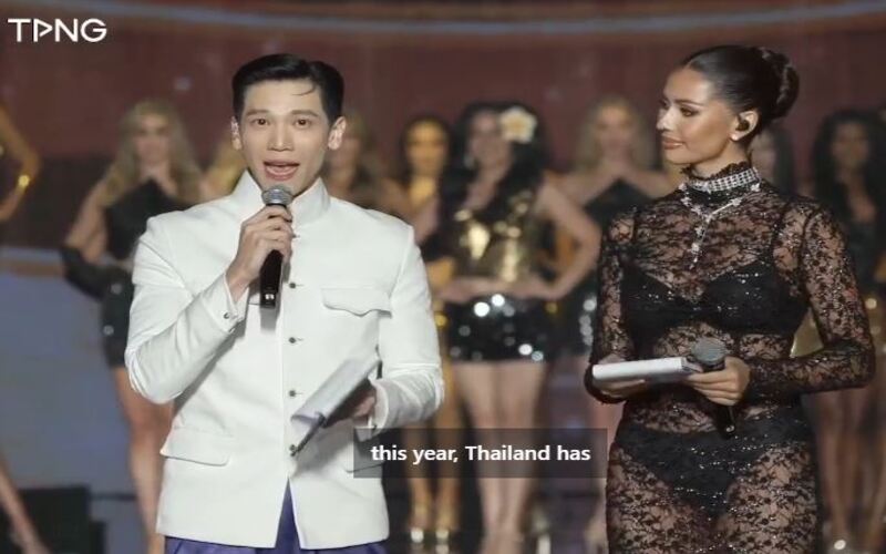 Bộ váy màu đen nhiều khuyết điểm của Anntonia Porsild trên sân khấu chung kết Miss Global 2024.