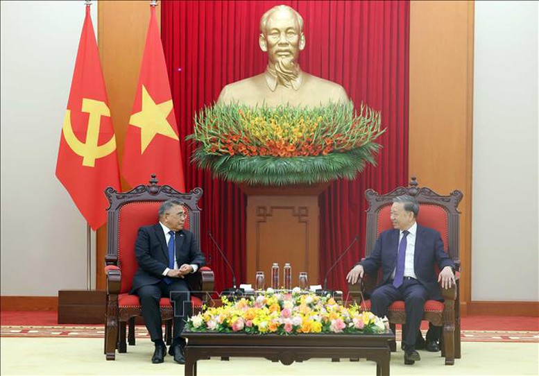Tổng Bí thư Tô Lâm tiếp Đại sứ Philippines 2 Tổng Bí thư Tô Lâm bày tỏ tin tưởng Đại sứ sẽ tiếp tục đóng góp thúc đẩy quan hệ Đối tác Chiến lược giữa Việt Nam và Philippines phát triển mạnh mẽ, toàn diện và thực chất hơn nữa, vì lợi ích của nhân dân hai nước, vì hòa bình, ổn định và phát triển ở khu vực và trên thế giới - Ảnh: TTXVN