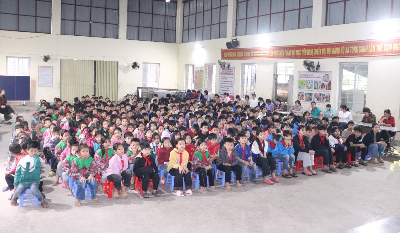 Trường PTDTBT TH&THCS Tòng Sành đẩy mạnh tuyên truyền phòng chống dịch bệnh và đuối nước trong mùa hè 4 Trường PTDTBT TH&THCS Tòng Sành (Bát Xát, Lào Cai) tổ chức tuyên truyền phòng dịch và đuối nước cho hơn 300 học sinh, giáo viên. (Ảnh Truyền Hình Bát Xát)