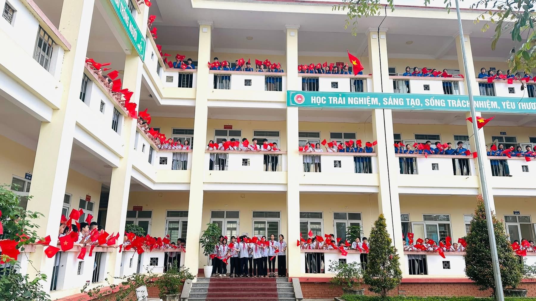 hoat dong 48458856