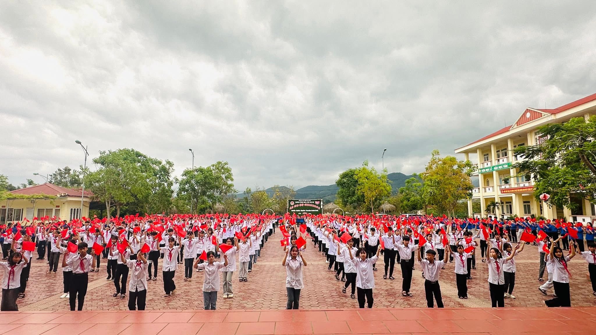 hoc sinh tham gia 498858