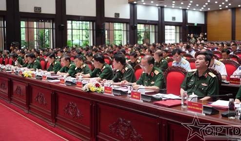 Bộ Quốc phòng lấy ý kiến dự thảo Nghị quyết về sửa đổi, bổ sung một số điều của Hiến pháp năm 2013 2 Các đại biểu dự Hội nghị tại điểm cầu Bộ Quốc phòng.