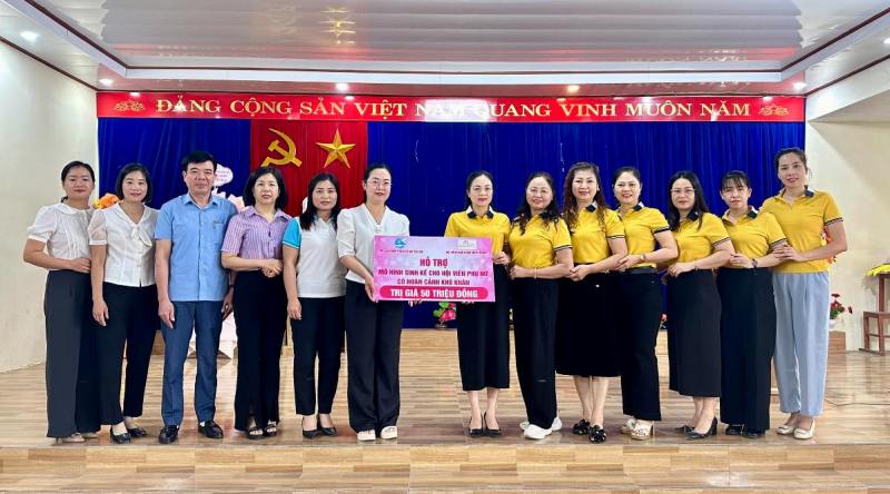 Yên Bình trao tặng mô hình sinh kế giúp phụ nữ nghèo phát triển kinh tế 4 25 mô hình được trao trong năm 2025 (ảnh CTTĐT tỉnh Yên Bái )