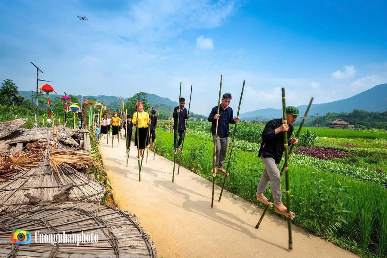 Chuỗi hoạt động đậm đà bản sắc dân gian (ảnh truyền hình Bảo Yên )