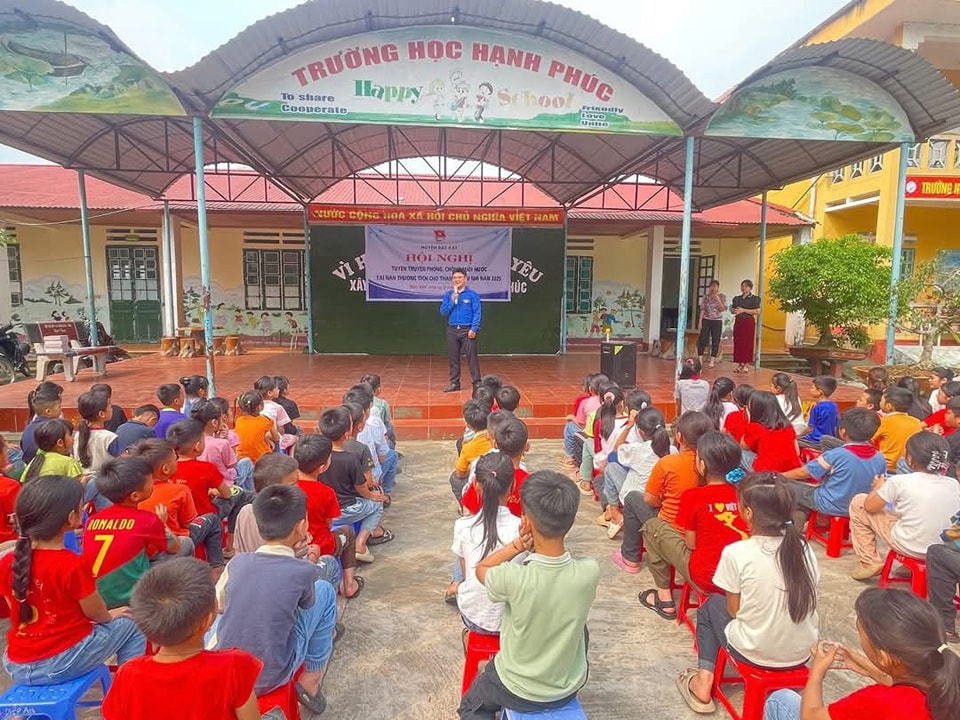 Hơn 500 học sinh Bản Vược và Mường Vi được tuyên truyền kỹ năng phòng chống đuối nước và tai nạn thương tích 6 Nâng cao kỹ năng sống thiết yếu cho học sinh tiểu học (ảnh truyền hình Bát Xát )