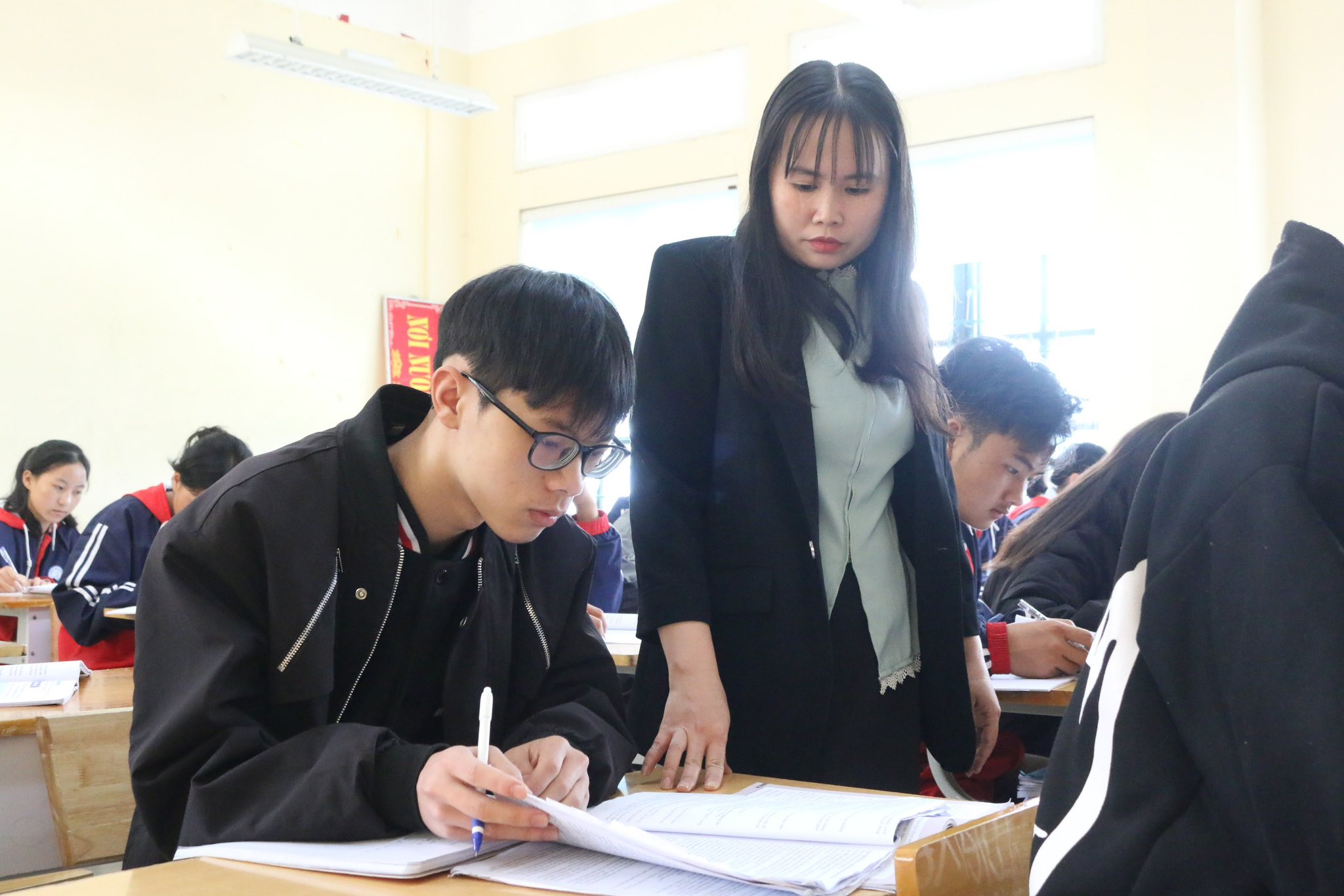 Trường THPT số 1 Sa Pa quyên góp hơn 130 triệu đồng giúp học sinh mắc ung thư 5 Học sinh ngoan gặp nghịch cảnh khi kỳ thi cận kề (ảnh truyền hình Sa Pa )