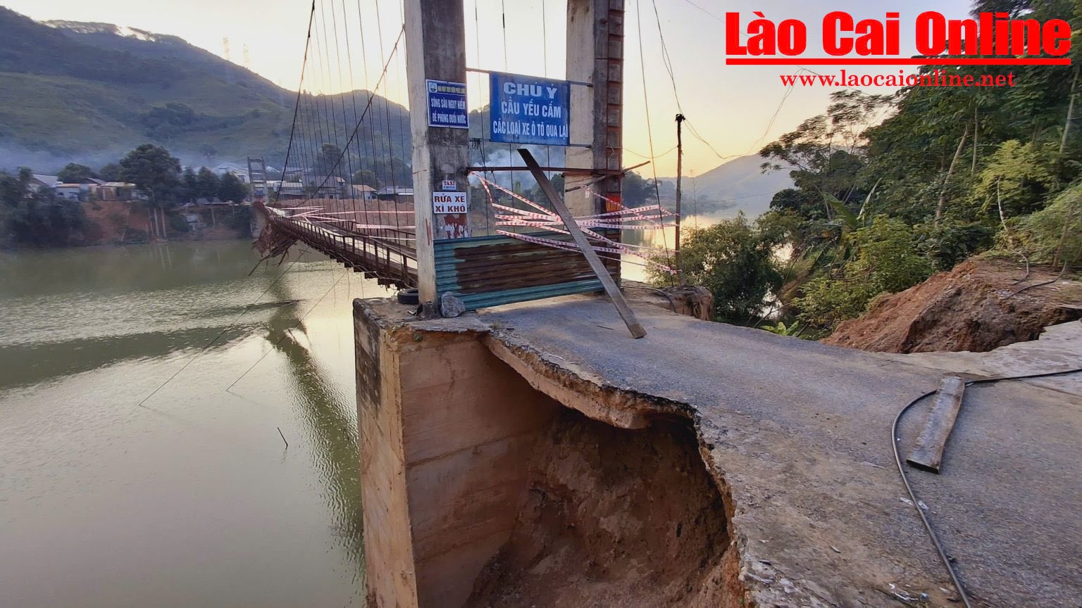 Gấp rút sửa chữa cầu treo Bến Thâu, xã Xuân Thượng sau ảnh hưởng bão số 3 4 Việc đi lại của hàng trăm hộ dân bị ảnh hưởng bởi cầu hỏng.