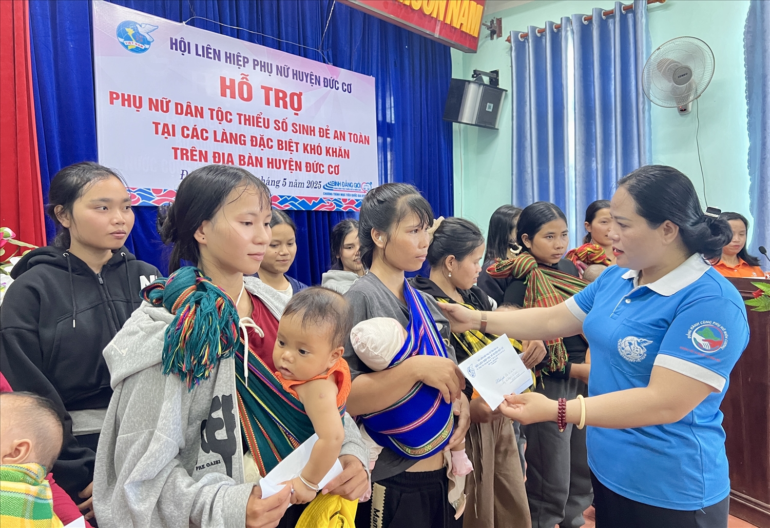 59 phu nu la nguoi DTTS o cac lang dac biet kho khan tai Gia Lai duoc ho tro goi sinh de an toan 435556