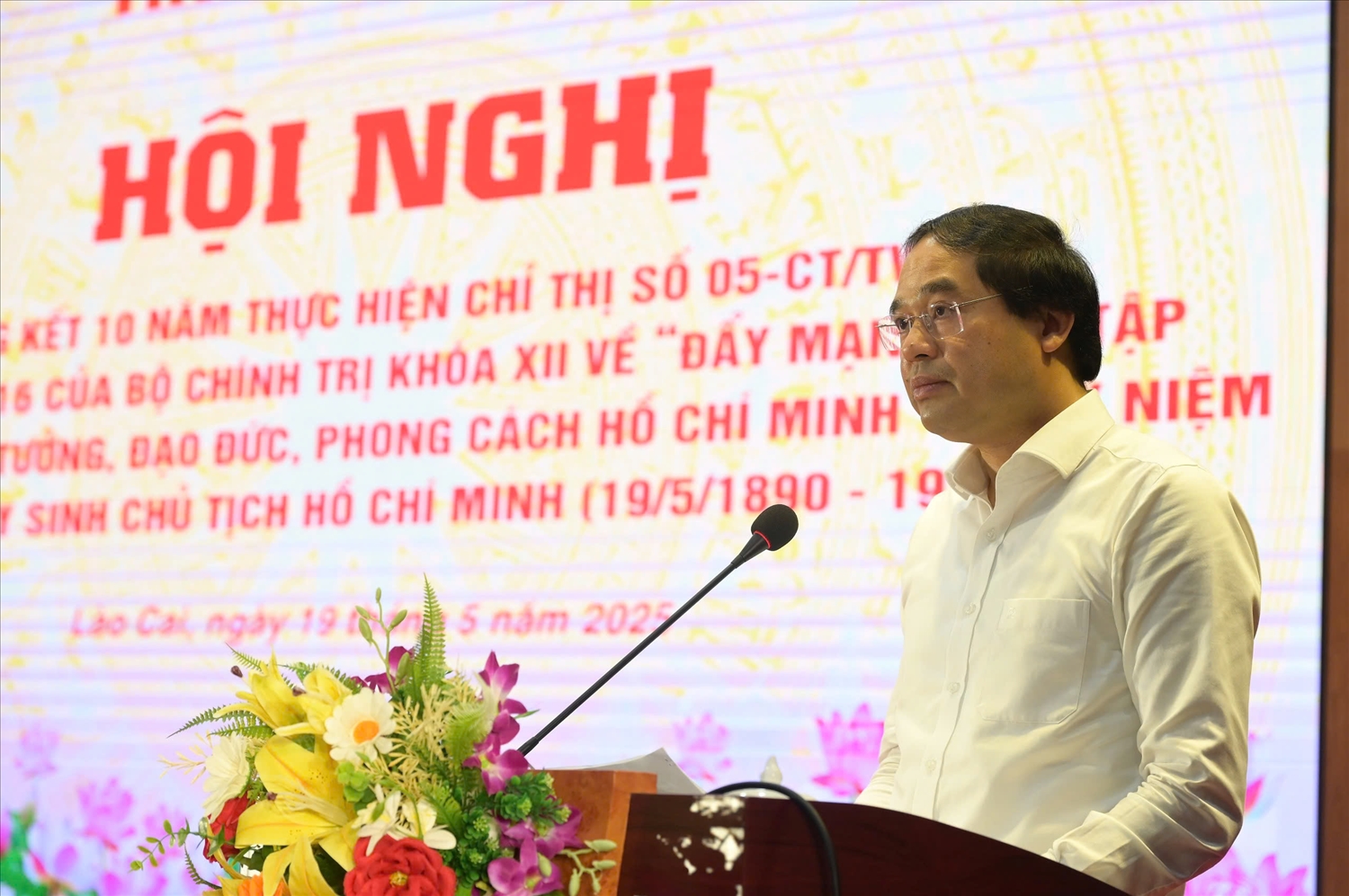 Bi thu Tinh uy Chu tich UBND tinh Lao Cai Trinh Xuan Truong phat bieu tai Hoi nghi 345456