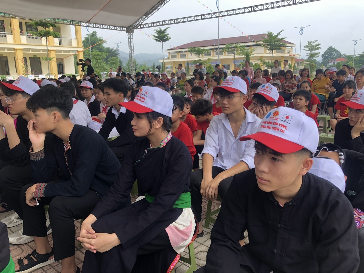 Mít tinh hưởng ứng Tuần lễ Quốc gia Phòng, chống thiên tai 2025 2 Buổi Lễ mít tinh thu hút đông đảo các em học sinh trên địa bàn tham gia