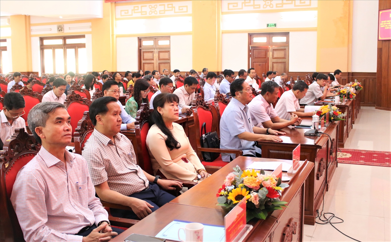 Cac dai bieu tham du Hoi nghi 4566