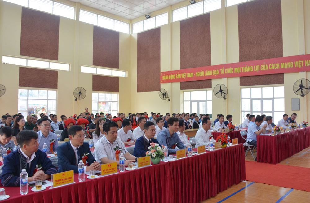Cac dai bieu tham du Le cong bo. 4566