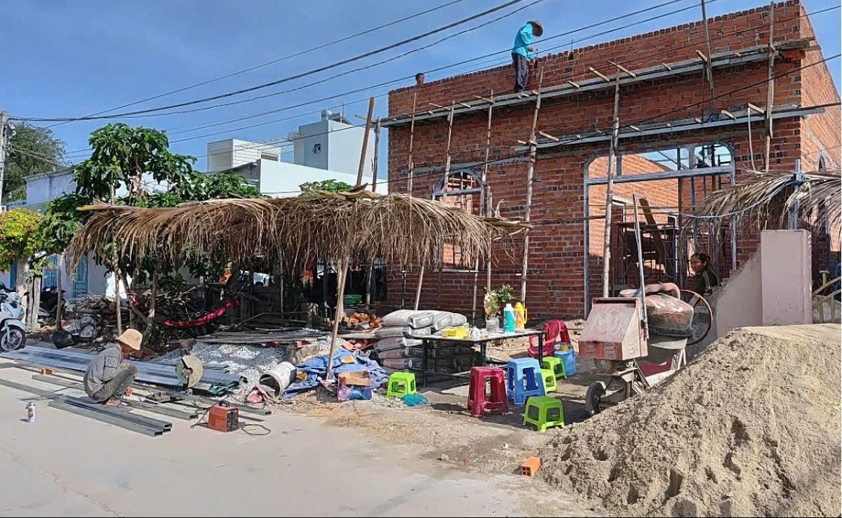 Ninh Thuận: Quyết tâm xóa nhà tạm, nhà dột nát cho hộ nghèo 5 Căn nhà của vợ chồng anh Nguyễn Văn Úc ở thị trấn Phước Dân, huyện Ninh Phước đang được xây dựng.