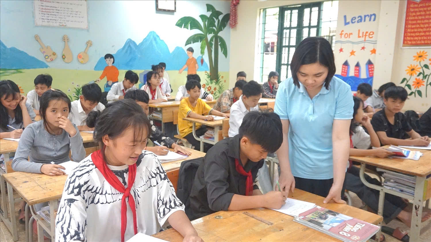 Nâng mức hỗ trợ cho học sinh vùng khó 5 Chất lượng dạy và học của hệ thống trường bán trú, nội trú trên địa bàn tỉnh Lào Cai không ngừng được nâng lên