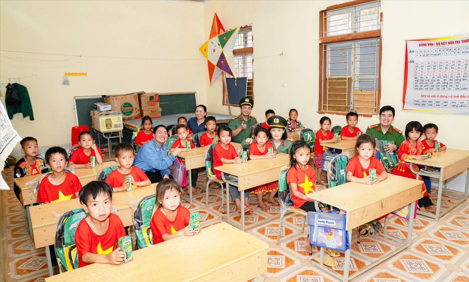 Khánh thành Trường học hạnh phúc tại xã vùng cao Sơn La 10 Có trường học mới, các em học sinh vùng cao sẽ vơi bớt những khó khăn, vất vả