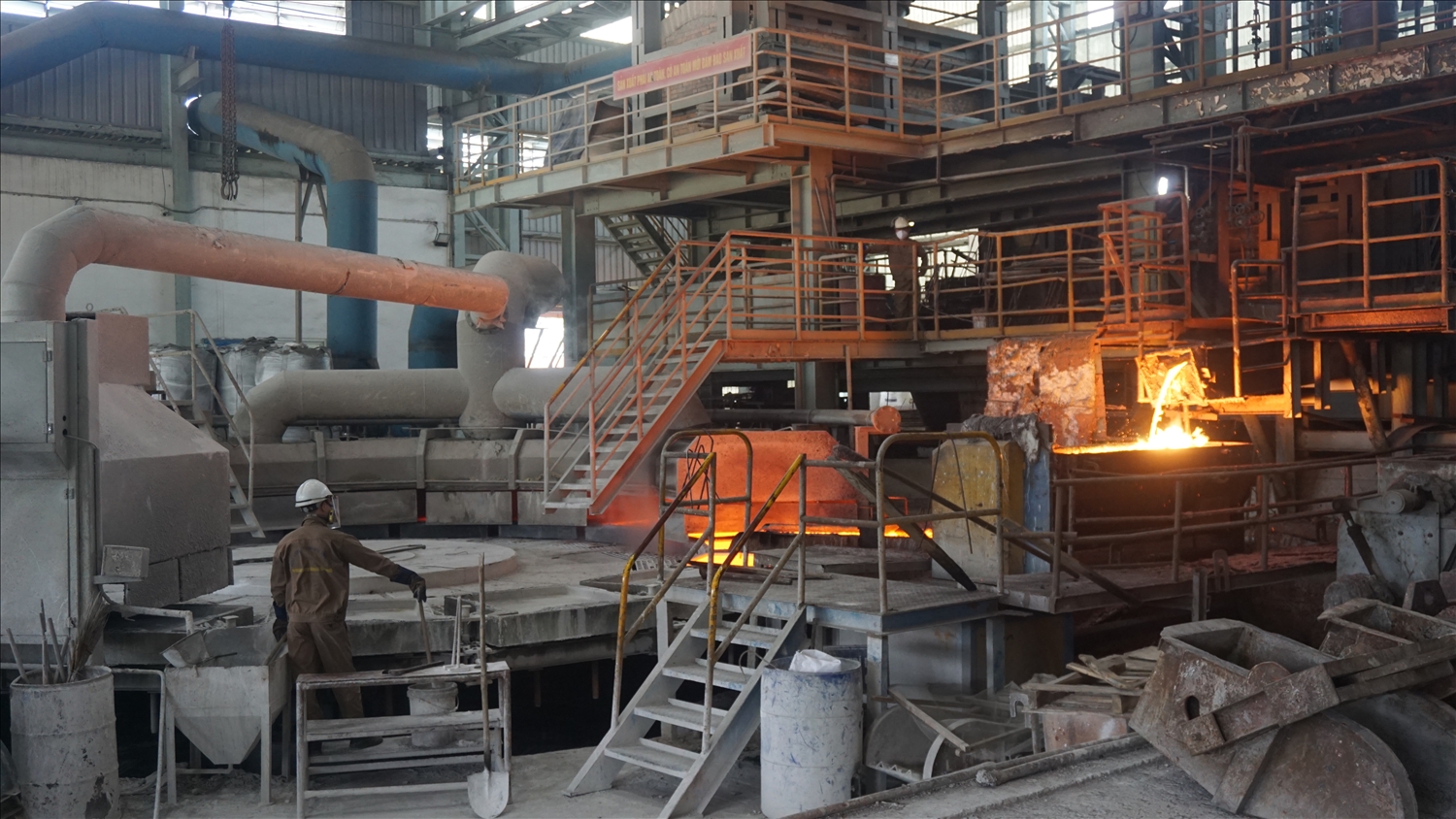 Bảo đảm an toàn lao động tại các nhà máy, khai trường 3 Công nhân Chi nhánh luyện đồng Lào Cai - Vimico luôn chấp hành nghiêm các quy định về ATLĐ
