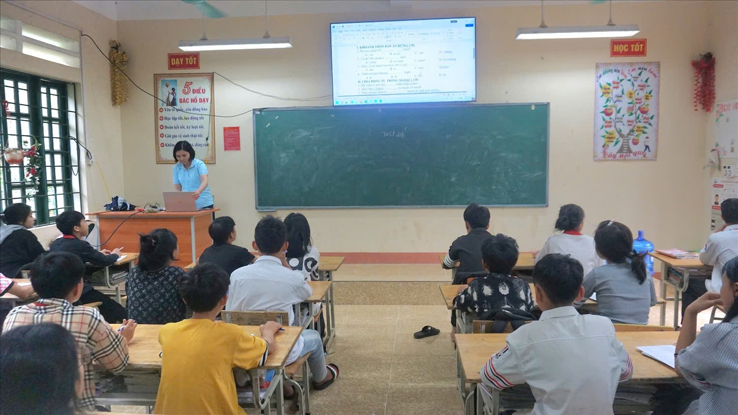 Dieu kien hoc tap cua hoc sinh cac truong vung cao ngay cang duoc nang cao nho cac chinh sach dau tu ho tro cua Nha nuoc