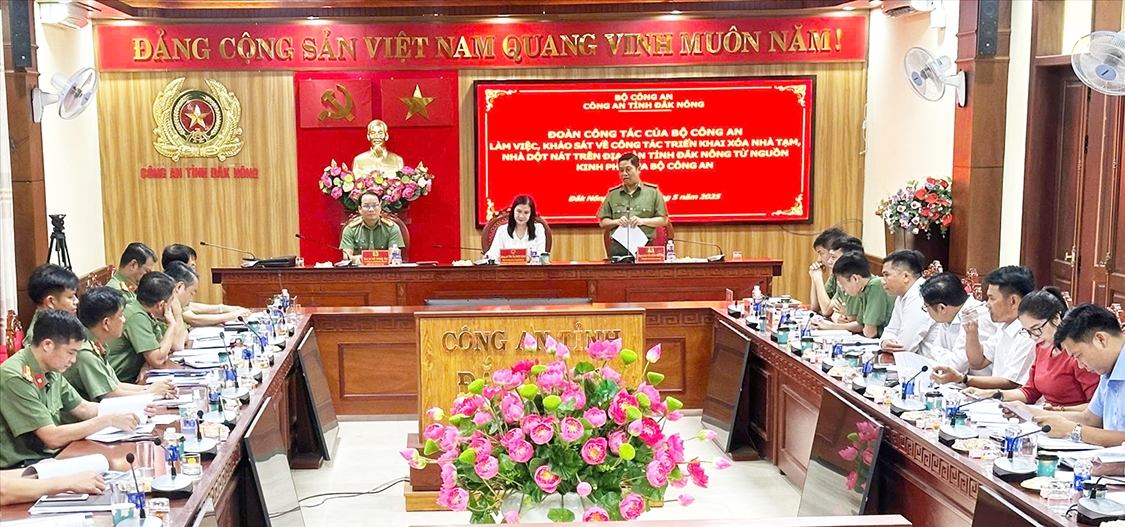 Đắk Nông: Bộ Công an hỗ trợ 500 căn nhà ở cho người nghèo 3 Đoàn công tác của Bộ Công an làm việc với tỉnh Đắk Nông về công tác xóa nhà tạm, nhà dột nát