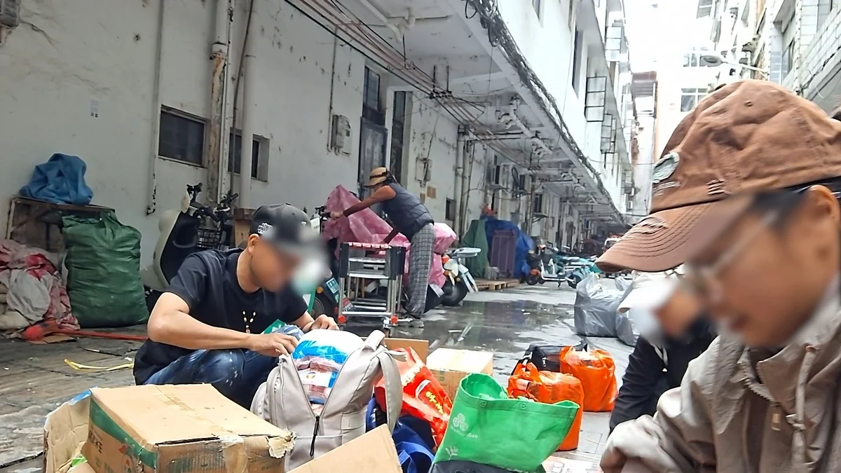 Hang dong lanh duoc cuu van dong goi de van chuyen ve Viet Nam. 4566