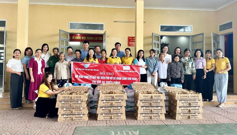 Yên Bình trao tặng mô hình sinh kế giúp phụ nữ nghèo phát triển kinh tế 3 Hỗ trợ thiết thực từ Hội LHPN Yên Bình và Hội Nữ Doanh nhân tỉnh (ảnh CTTĐT tỉnh Yên Bái )