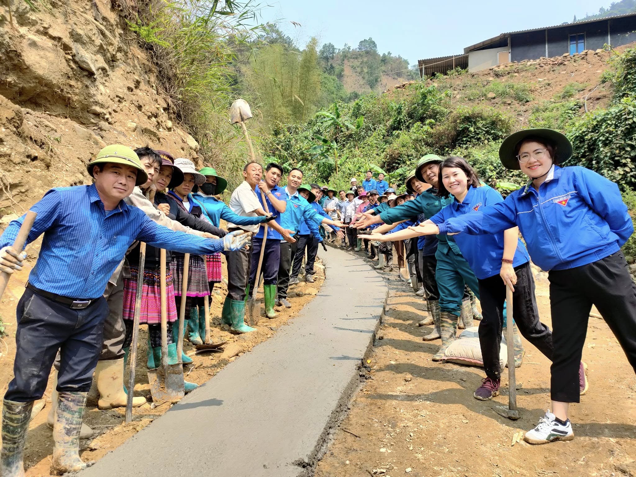 Huy dong da dang nhieu nguon luc phat trien duong giao thong nong thon tren dia ban tinh