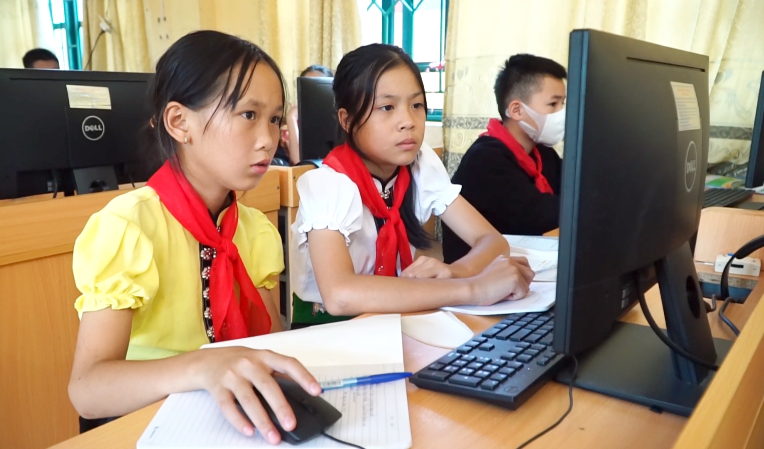 Văn Chấn tích cực triển khai các hoạt động bảo vệ trẻ em năm 2025 2 Huyện Văn Chấn quan tâm đến việc tiếp cận và bảo vệ trẻ em khi tham gia trên môi trường số. (ảnh Hoài Văn CTTĐT tỉnh Yên Bái)