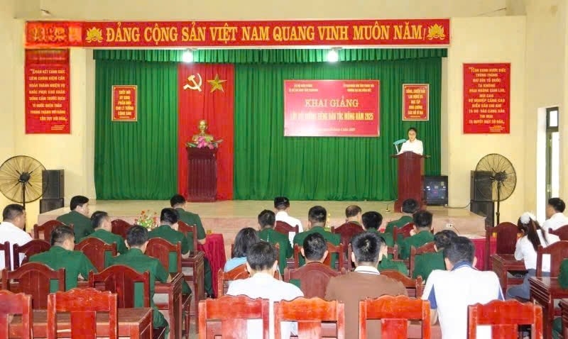 Bồi dưỡng tiếng dân tộc Mông cho cán bộ vùng biên Thanh Hóa 3 Khai giảng Lớp bồi dưỡng tiếng dân tộc Mông năm 2025 cho cán bộ BĐBP và cán bộ cơ sở đang công tác trên tuyến biên giới đất liền của tỉnh Thanh Hóa