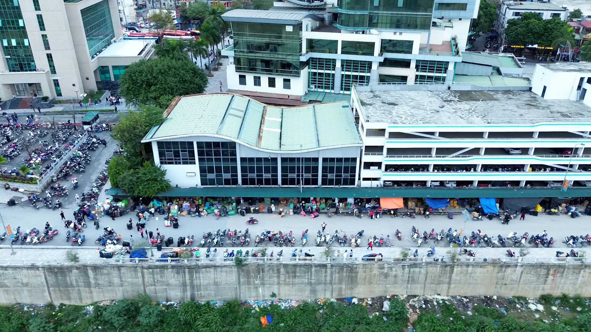 Vạch trần thủ đoạn buôn lậu thực phẩm đông lạnh qua cửa khẩu Lào Cai 1 Khu vực làm thủ tục xuất nhập cảnh cho cư dân biên giới tại cửa khẩu Quốc tế Lào Cai.