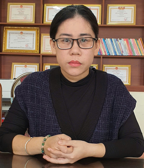 Bỗng dưng thành “nợ xấu” vì bị nhân viên tư vấn bảo hiểm rút tiền trong thẻ 3 Mai Hương Lý tại cơ quan Công an tỉnh Lào Cai. Ảnh: Công an cung cấp