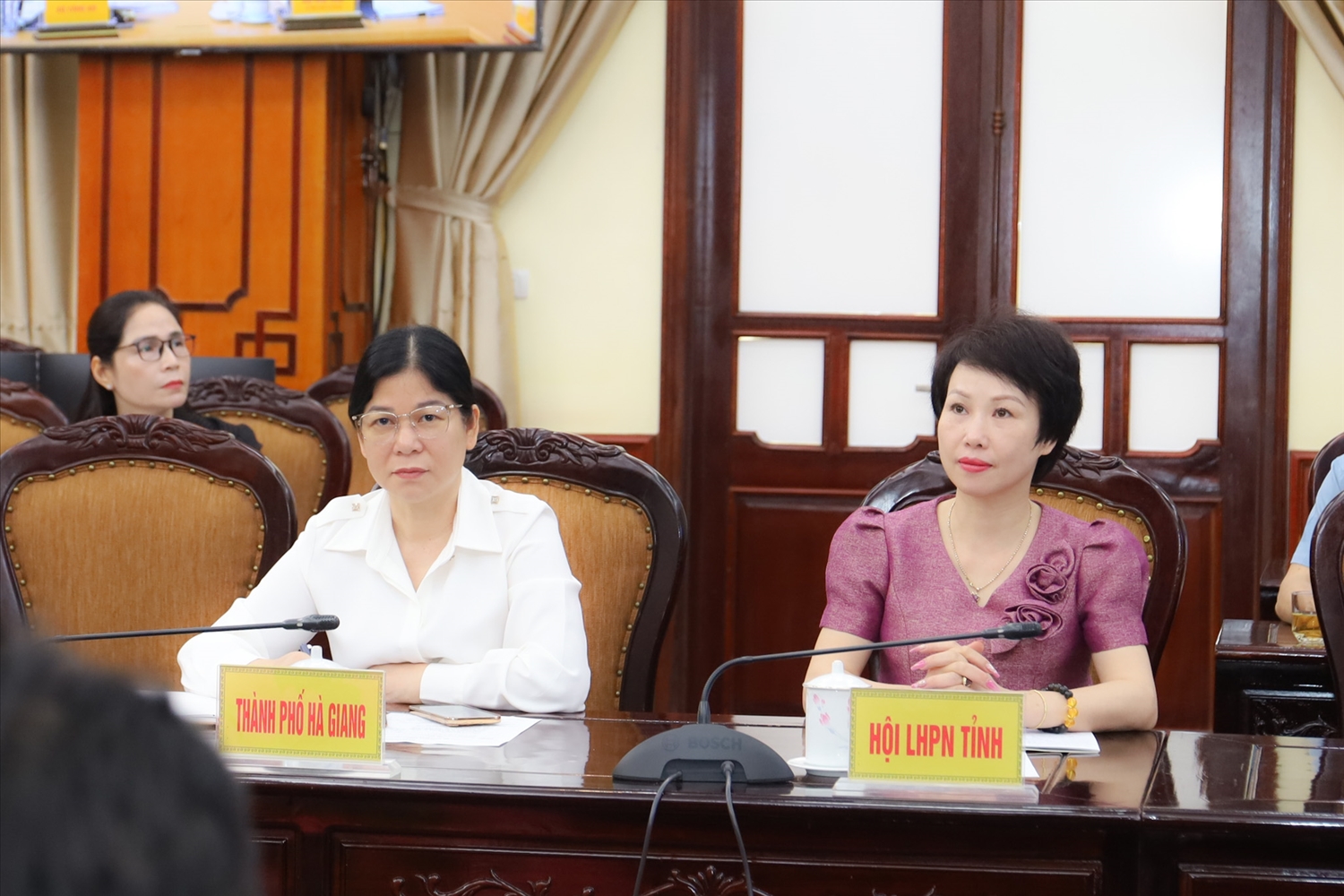 Hà Giang: Hoàn thành và đưa vào sử dụng gần 3.600 căn nhà trong Chương trình xóa nhà tạm, nhà dột nát 9 Lãnh đạo các sở, ban, ngành là thành viên Ban Chỉ đạo của tỉnh Hà Giang tham dự Phiên họp