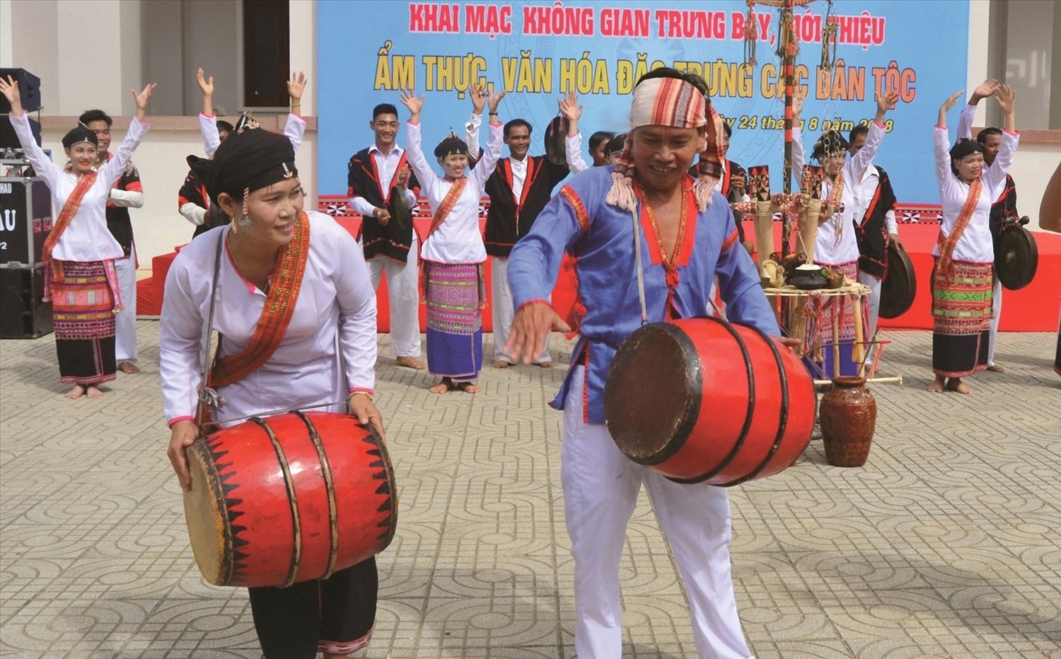 Mua trong doi la tiet muc doc dao cua nguoi Cham huyen Van Canh hap dan nguoi xem 54666