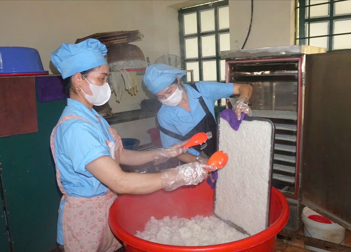 Nâng mức hỗ trợ cho học sinh vùng khó 6 Nghị định số 66/2025/NĐ-CP có nội dung hỗ trợ 15kg gạo/tháng cho mỗi học sinh trường DTNT