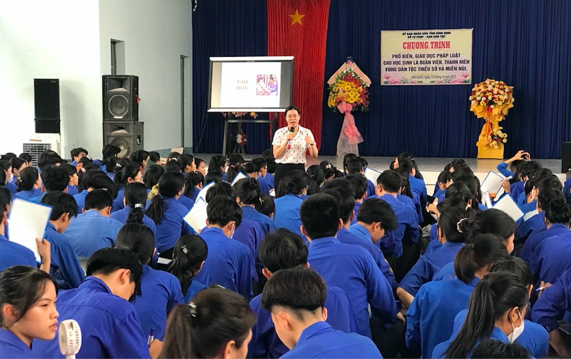 Nhung nam qua Binh Dinh luon lam tot cong tac pho bien giao duc phap luat. Anh minh hoa 5667