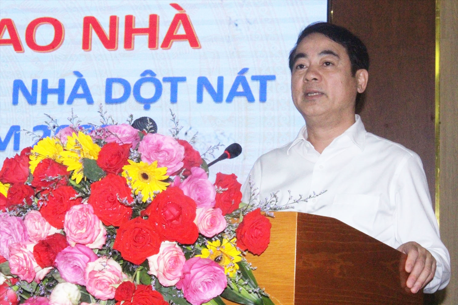 Khánh Hòa đã hoàn thành xóa nhà tạm, nhà dột nát 1 Ông Nghiêm Xuân Thành - Bí thư Tỉnh ủy Khánh Hòa phát biểu tại Hội nghị