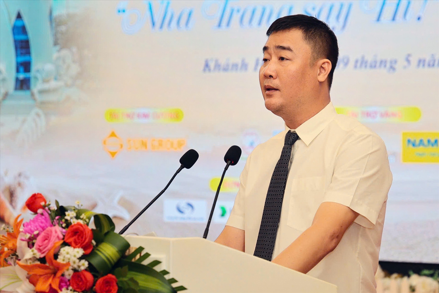 Khánh Hòa: Họp báo giới thiệu Lễ hội Văn hóa - Du lịch biển năm 2025 5 Ông Nguyễn Văn Nhuận, Giám đốc Sở Văn hóa, Thể thao và Du lịch cung cấp thông tin về Lễ hội Văn hóa - Du lịch biển năm 2025