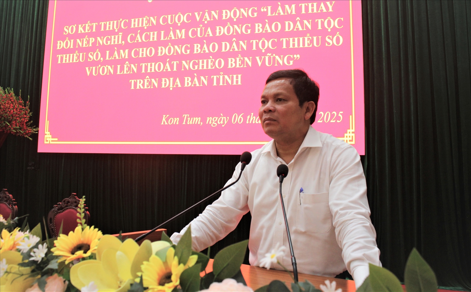 Kon Tum: 16.731 lượt hộ nghèo, hộ cận nghèo là đồng bào DTTS đã thay đổi nếp nghĩ, tự lực vươn lên thoát nghèo 4 Phó Bí thư Thường trực Tỉnh ủy Kon Tum Nguyễn Đức Tuy phát biểu tại Hội nghị