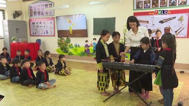 Phong hoc nhac rieng biet duoc trang bi day du cac thiet bi am thanh anh sang nhac cu phuc vu cho cac tiet hoc ca mua nhac 545667