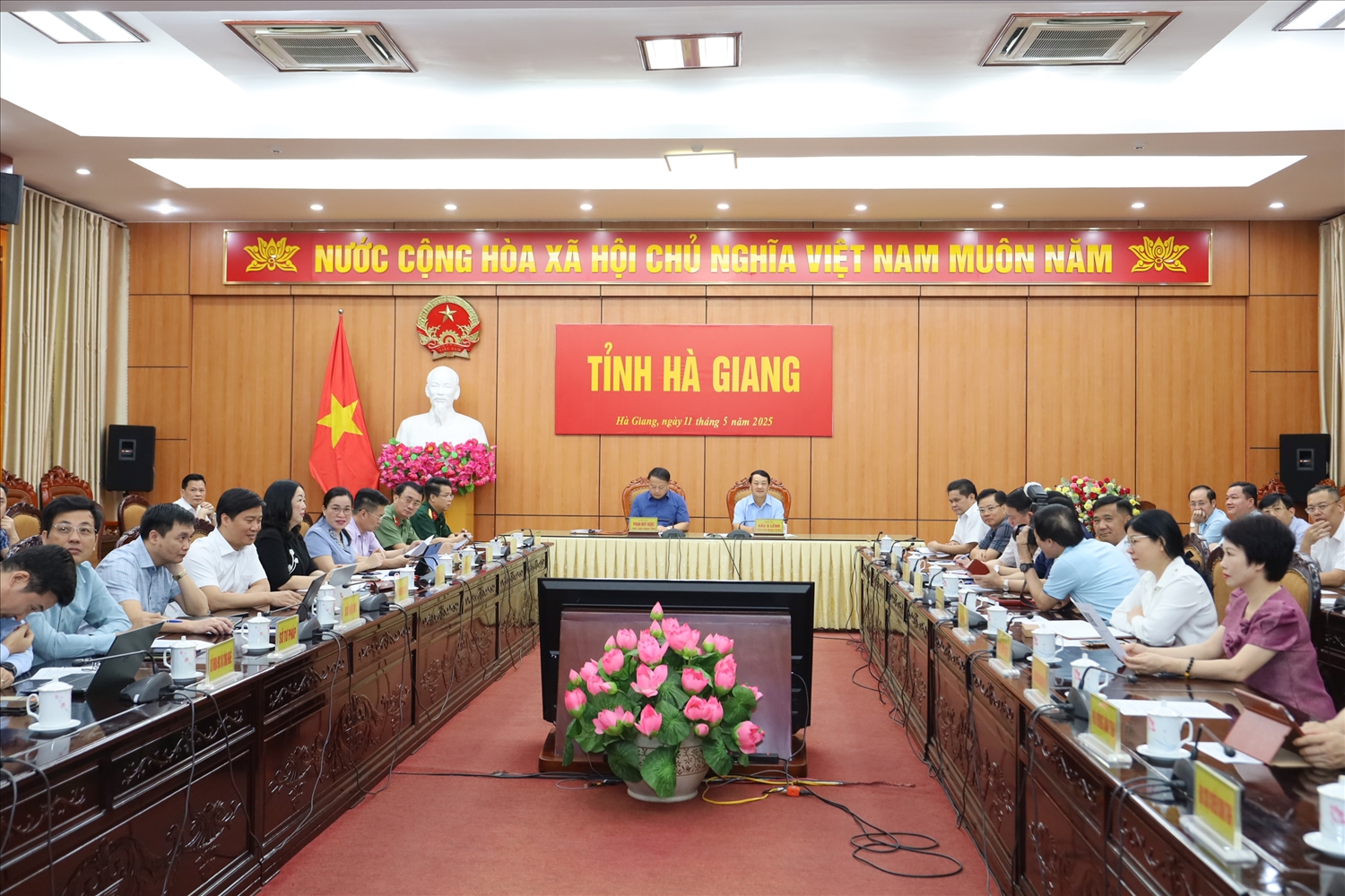 Hà Giang: Hoàn thành và đưa vào sử dụng gần 3.600 căn nhà trong Chương trình xóa nhà tạm, nhà dột nát 6 Quang cảnh Phiên họp tại điểm cầu Hà Giang