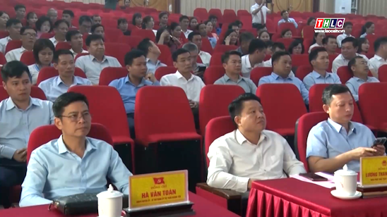 Văn Bàn tổng kết nhiệm kỳ 2020–2025: Hoàn thành vượt mức nhiều chỉ tiêu quan trọng 4 Quang cảnh hội nghị (ảnh THLC)