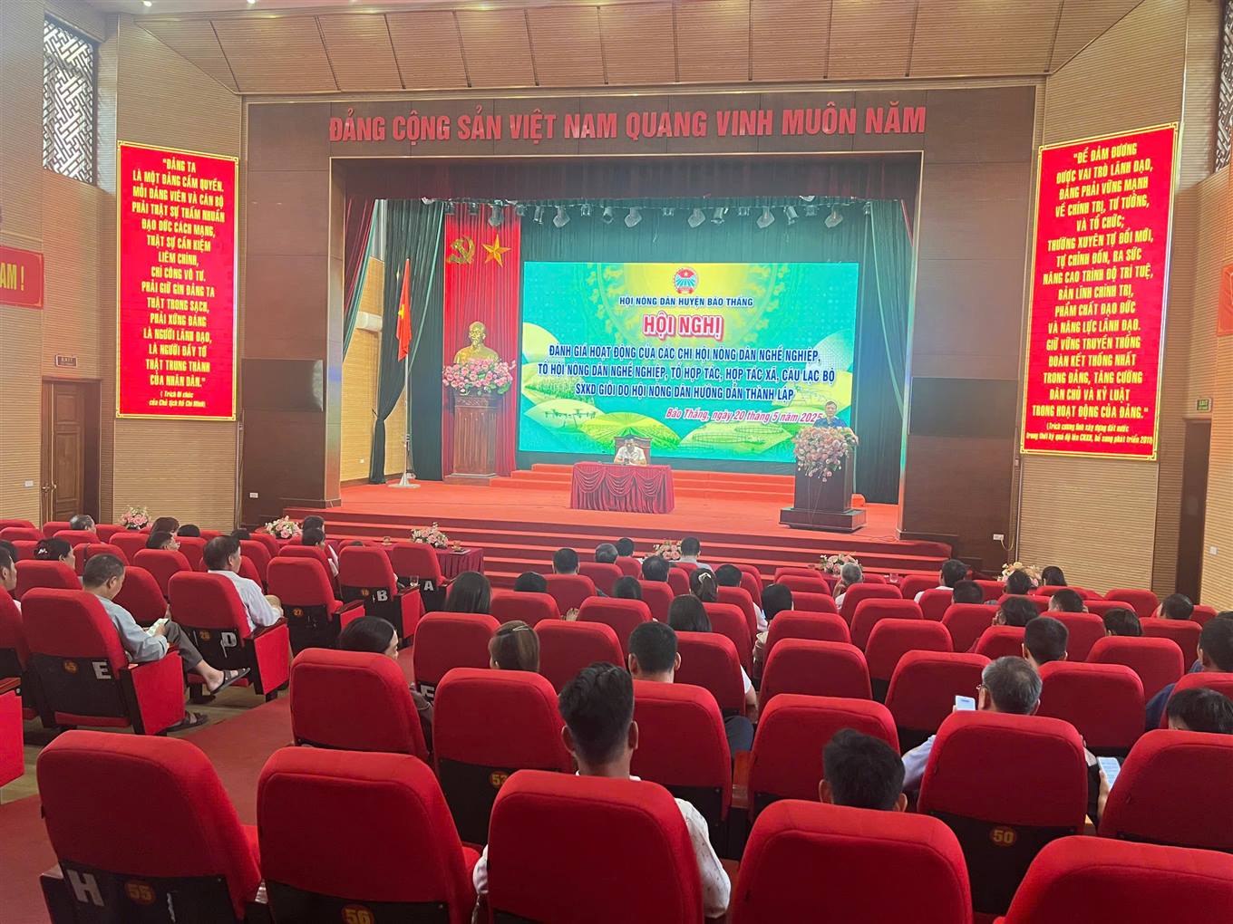 Toan canh hoi nghi 3455